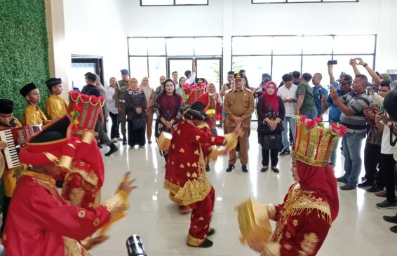 Bupati dan Wakil Bupati Tapanuli Tengah Kembali ke Daerah