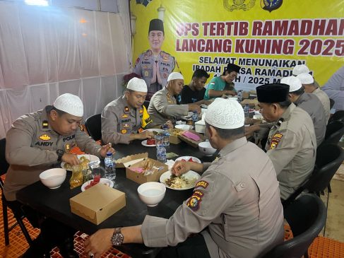 Polres Rokan Hulu Gelar Sahur On The Road Bersama Masyarakat