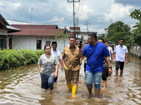 Wawako Pekanbaru Tinjau Lokasi Banjir dan Dapur Umum di Kecamatan Limapuluh