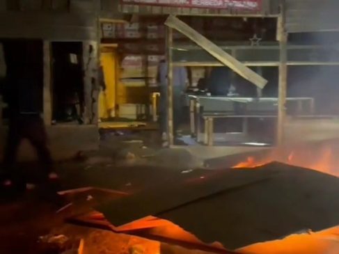 Buka Saat Ramadan, Warung Remang-remang di Kuansing Dihancurkan Warga