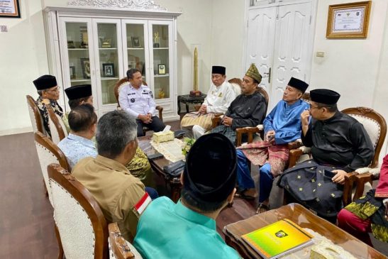 Tim Perjuangan Hak Masyarakat Adat Temui Gubernur Riau