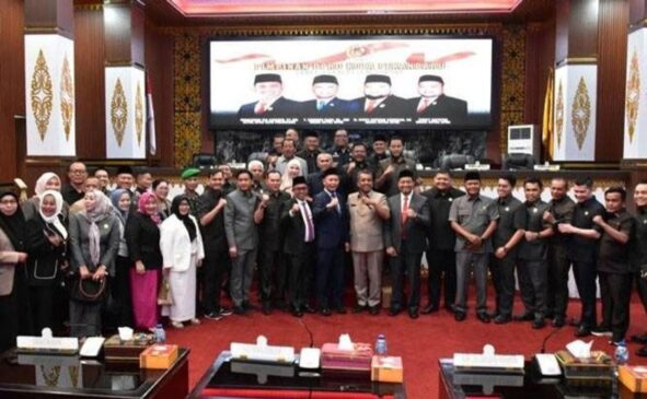 DPRD Pekanbaru Umumkan Penetapan Wali Kota dan Wakil Wali Kota Terpilih 2025-2030