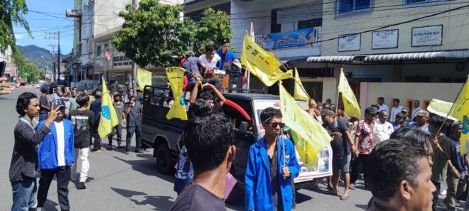 Aliansi Pemuda Mahasiswa dan Nelayan Kecil Tradisional Unjuk Rasa Mako Lanal Sibolga