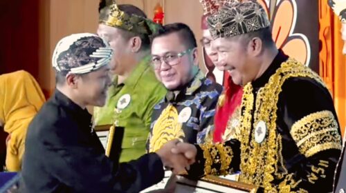 Festival Tunas Bahasa Ibu Nasional,Bupati Monadi Terima Penghargaan dari Menteri Pendidikan Dasar dan Menengah RI