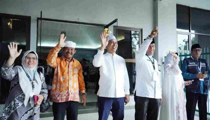 443 Calon Jemaah Haji Inhil Dilepas Menuju Tanah Suci, Bupati Herman: “Datanglah Sebagai Hamba, Pulanglah Sebagai Tamu Allah yang Dimuliakan”