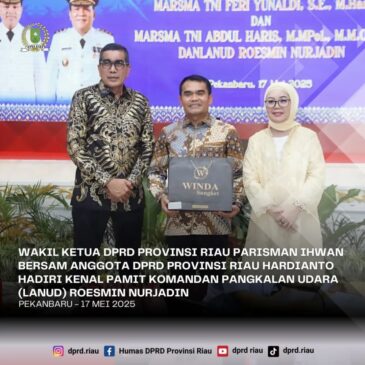 Wakil Ketua DPRD Provinsi Riau Parisman Ihwan bersama Anggota DPRD Provinsi Riau Hardianto Hadiri Acara Kenal Pamit Komandan Pangkalan Udara (Lanud) Roesmin Nurjadin