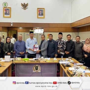 Komisi I DPRD Provinsi Riau Mengadakan Rapat Dengar Pendapat Bersama KI Provinsi Riau