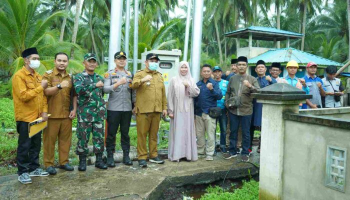 Wabup Inhil Tinjau Proyek Listrik dan Fasilitas Kesehatan di Pelangiran