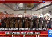 Pemkab Rohul dan BPN Serahkan Sertifikat Tanah kepada Masyarakat