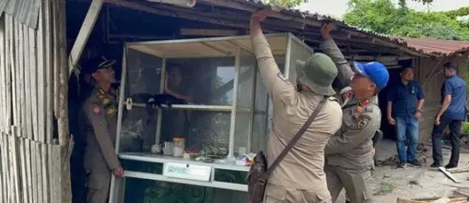 Pembongkaran Warung Remang-Remang di Pekanbaru Berlanjut