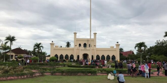 Bupati Siak Tinjau Istana Siak, Janji Revitalisasi