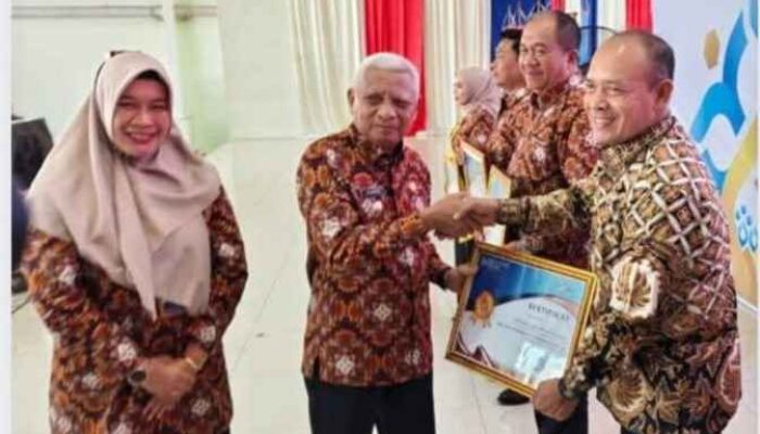 Wakil Bupati Tapanuli Tengah Menghadiri Peringatan HARGANAS Ke -32 Tingkat Di Labuhan Batu Provinsi Sumatera Utara