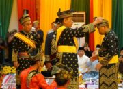 Resmi Sandang Gelar Datuk Seri Setia Amanah, Gubernur Riau Abdul Wahid Jadi Payung Panji Adat Melayu