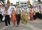 Hangat dan Penuh Tawa, Gubri Abdul Wahid Ajak Anak-Anak Rengat Rayakan HAN ke-41 dengan Permainan Tradisional
