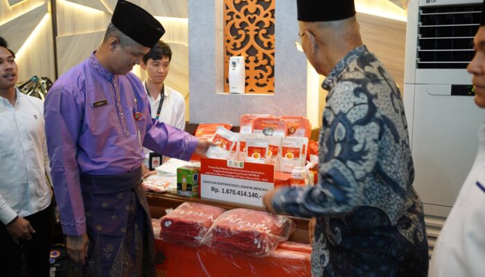 Riau Terima Bantuan Pusat, Peralatan Karhutla hingga Ribuan Sertifikat Halal Gratis