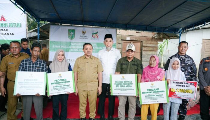 Gubernur Riau Letakkan Batu Pertama 2 Unit RTLH untuk Pelaku Perikanan di Dumai