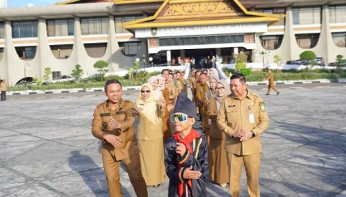 Momen Langka! Gubernur Riau dan ASN Kompak Menari Bareng Dikha, Promosikan Pacu Jalur Mendunia