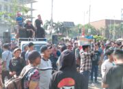 Tolak Relokasi, Puluhan Ribu Warga Demo di Kantor Gubernur Riau