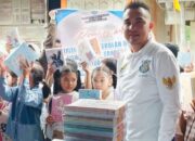 Kades Senimpik Salurkan Bantuan Alat Tulis Ratusan Pelajar