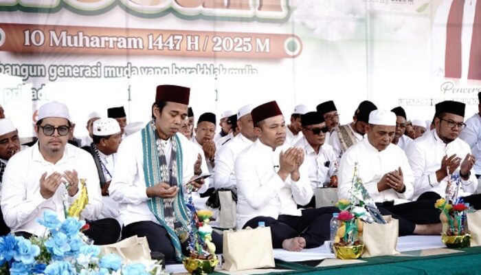 Gema Muharram 1447 H: Ribuan Jemaah Tembilahan Padati Istighosah Bersama UAS dan Gubernur Riau