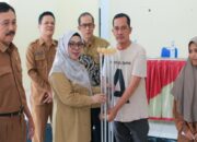 Wabup Kampar Serahkan Bantuan Atensi untuk Penyandang Disabilitas dari Sentra Handayani