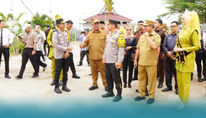 Kapolda Riau Tanam Pohon Bersama Bupati Rohul, Perkuat Sinergi Jaga Lingkungan dan Kamtibmas