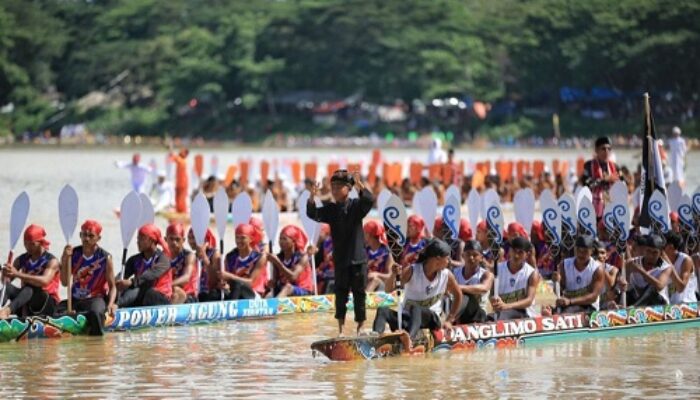 Filosofi “Aura Farming” Pacu Jalur: Gotong Royong dan Peran Krusial dalam Satu Perahu