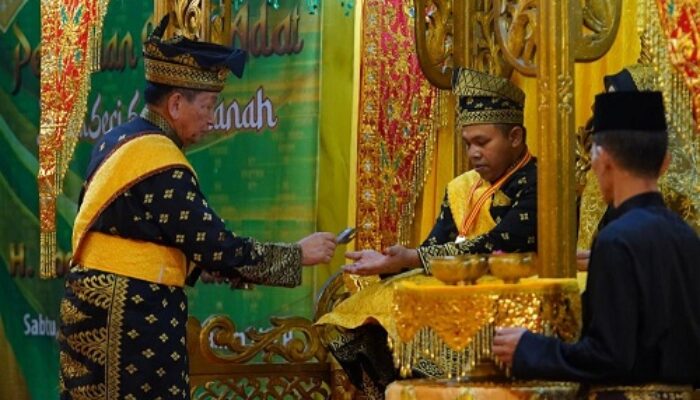 Sambut Gelar Datuk Seri Setia Amanah, Gubernur Abdul Wahid: Prioritaskan Keteladanan dalam Memimpin