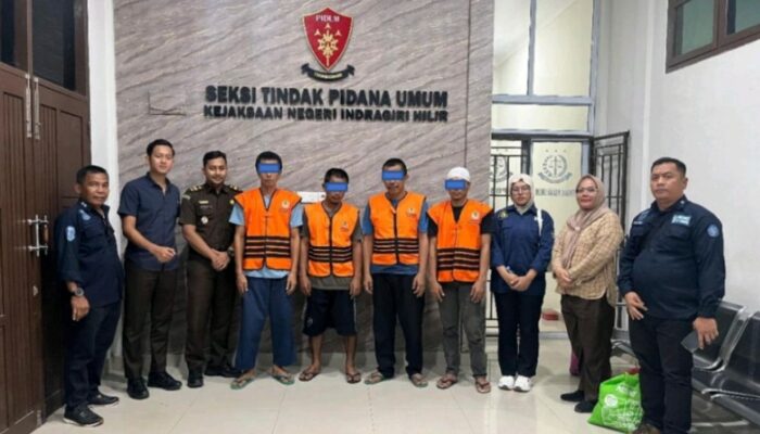 Kasus Ilegal Logging TNBT Riau Memasuki Babak Sidang: Empat Pelaku dan Barang Bukti Dilimpahkan