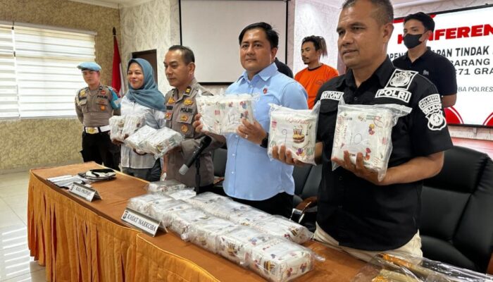 Pasutri Pengedar 20 Kg Sabu Digerebek di Parkiran Mal SKA Pekanbaru