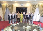 Hangatkan Silaturahmi, Bupati dan Ketua TP-PKK Inhil Santap Pagi Bersama Bidan IBI