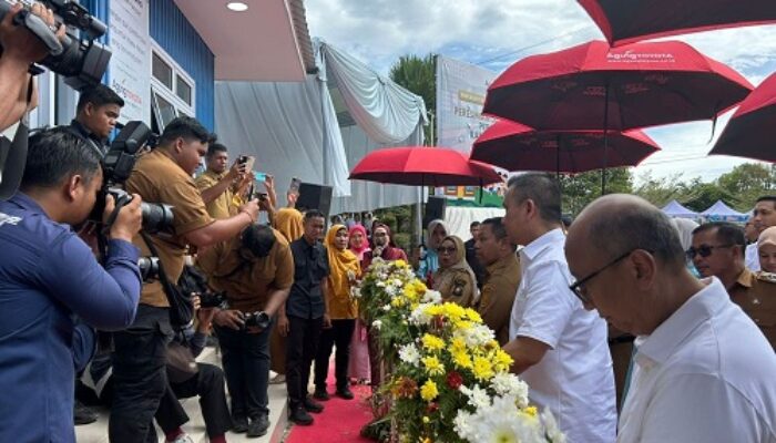 Dibangun dari Limbah Plastik, Perpustakaan Ramah Lingkungan di SMKN 1 Tapung Diresmikan Gubri