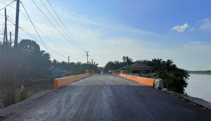 Janji Gubri Abdul Wahid Tuntas, Jembatan Sekayan Deras Inhu yang Ambles Kini Bisa Dilalui