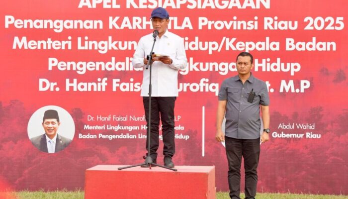 Hadapi Fase Kritis Karhutla, Menteri LH dan Gubri Turunkan Ratusan Personel dari Perusahaan untuk Padamkan Api di Gambut