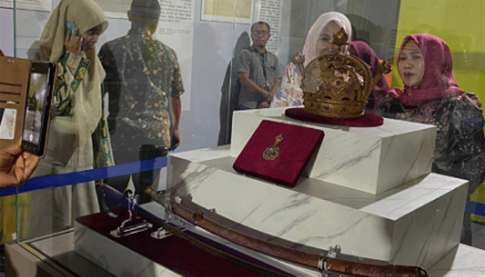 Mahkota Sultan Siak Jadi Magnet Utama, Ribuan Warga Padati Pameran Benda Pusaka di Pekan Budaya Melayu Riau