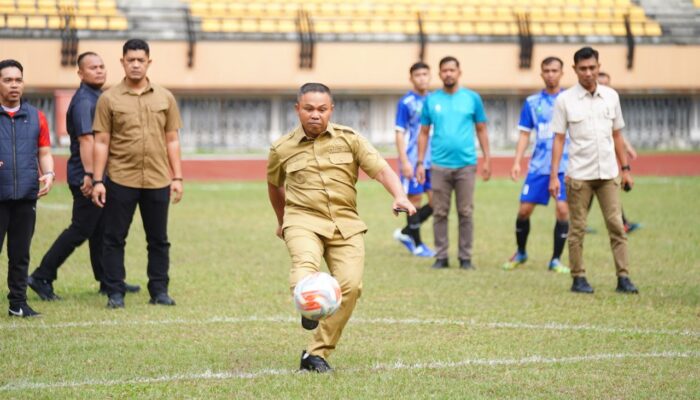Gubernur Riau Buka Turnamen Mini Soccer, Perkuat Silaturahmi Antar Pegawai di HUT Ke-68 Riau