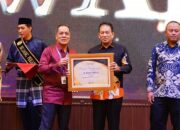 Gubri Abdul Wahid Dinobatkan sebagai Gubernur Terbaik dalam Lingkungan Hijau di Tribun Pekanbaru Award 2025