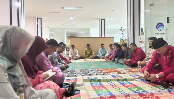 Bukan Hanya Bekerja, Diskominfotiksan Dumai Buktikan Solidaritas Karyawan Lewat Doa Bersama