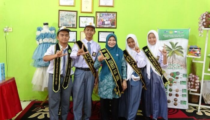 Bunda Literasi Katerina Apresiasi Perpustakaan SMK N 1 Tembilahan Hulu