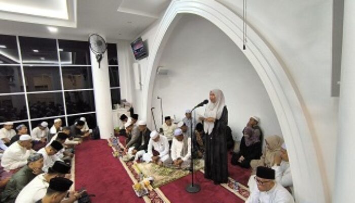 Wabup Yuliantini Minta Doa Ulama Saat Hadiri Maulid Nabi di Tembilahan