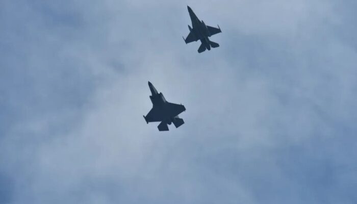 F-16 TNI AU dan F-35 RAAF Latihan Tempur di Langit Pekanbaru