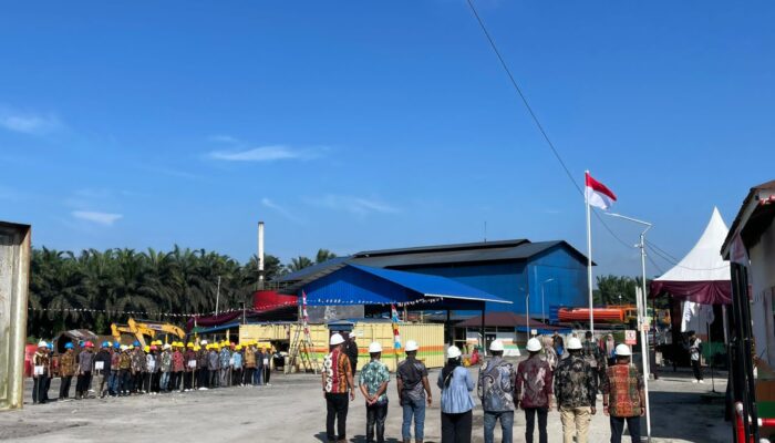 Peringati HUT RI ke 80, PT Doton Putra Kandis Upacara di Pabrik