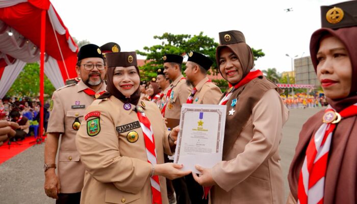21 Tokoh Pramuka Bengkalis Raih Lencana Pancawarsa, Bupati Kasmarni Apresiasi Pengabdian Mereka