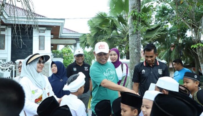 Sambil Berolahraga, Bupati Herman Tinjau Fasilitas Publik di CFD Swarna Bumi Tembilahan