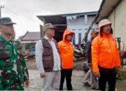 Bupati Kerinci dan Dinas Sosial Tinjau Korban Puting Beliung, Serahkan Bantuan Darurat