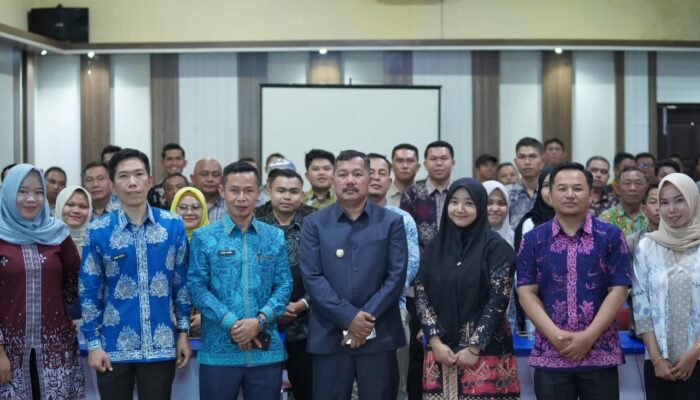 Dorong Desa Melek Digital, Bupati Monadi Hadiri Bimtek SRIKANDI dan GEMA DESA