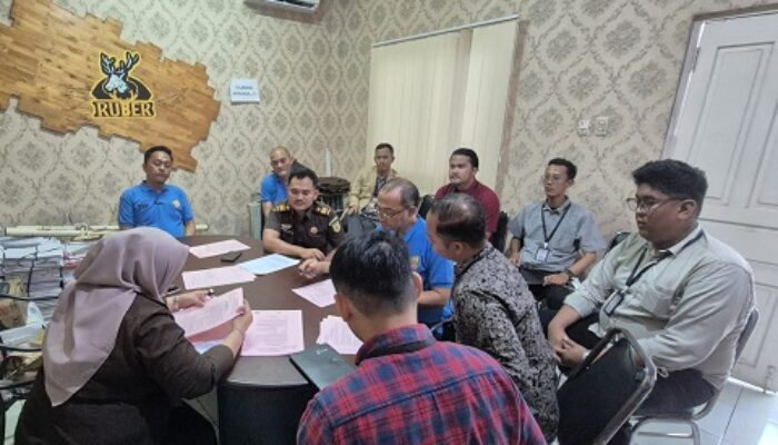Korupsi 12,59 Miliar, Penyidik Kejati Riau Limpahkan Tiga Tersangka ke JPU Kejari Meranti