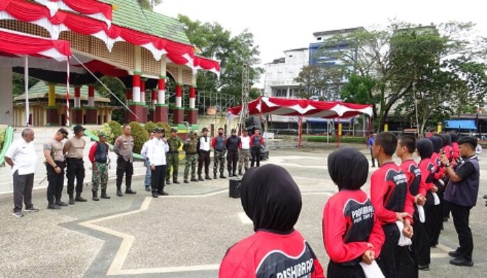 Jelang Detik-Detik Proklamasi, Bupati Herman Tinjau Latihan dan Beri Motivasi Paskibraka Inhil