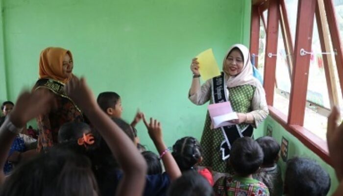 Bunda PAUD Meranti Gagas Kelas Jauh, Beri Perhatian Khusus bagi Anak Suku Terpencil