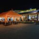 Kong Djie Coffee And Resto di Jl. Arifin Ahmad, Pekanbaru. Cafe ini menjadi pilihan keluarga dan kawula muda dengan ragam menu dan suasananya yang menawan.